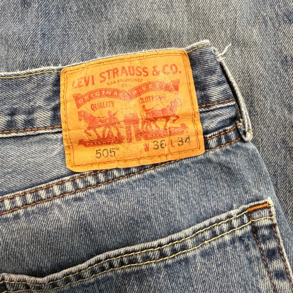 Levis 505 Regular Fit Straight Leg Jeans Mens 36x34 Blue Denim Distressed